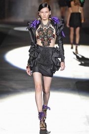 Gambe in vista per Dsquared2