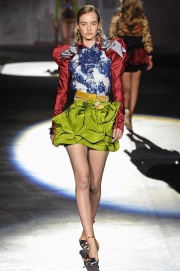 Gambe in vista per Dsquared2