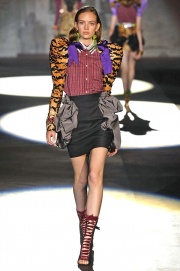 Gambe in vista per Dsquared2