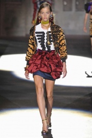 Gambe in vista per Dsquared2