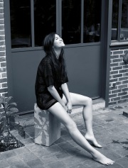 Gambe e piedi di Charlotte Gainsbourg