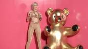 Le gambe d'oro di Miley Cyrus