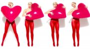 Miley in rosso