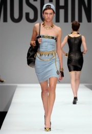 Le gambe per Moschino