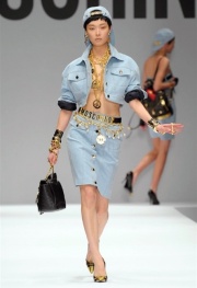 Le gambe per Moschino