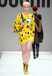 Moschino e le gambe delle donne