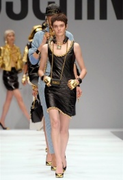 Moschino e le gambe delle donne