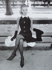 Kate Moss sulla panchina