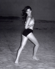 Liv Tyler in spiaggia