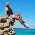 Nadine in collant al mare