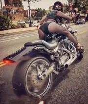 Jessica in moto