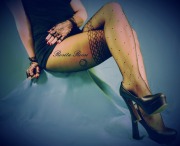 La stupenda Rosita Rossi a gambe accavallate