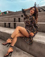 Una rarissima immagine di miss ottobre senza calze