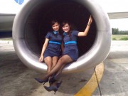 Stewardesses in posa in collant neri