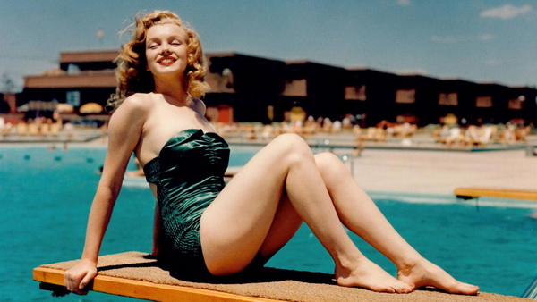 Le gambe di marilyn monroe a colori