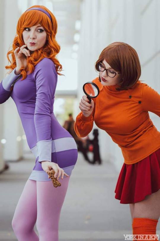 Velma esamina Daphne