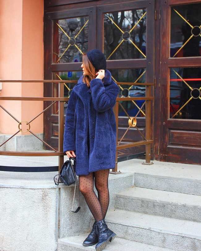 Cappotto e collant in inverno