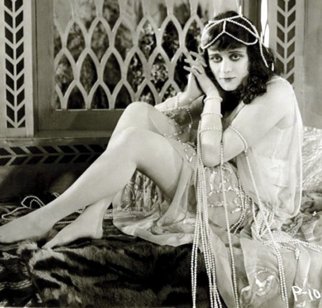 theda bara legs 01