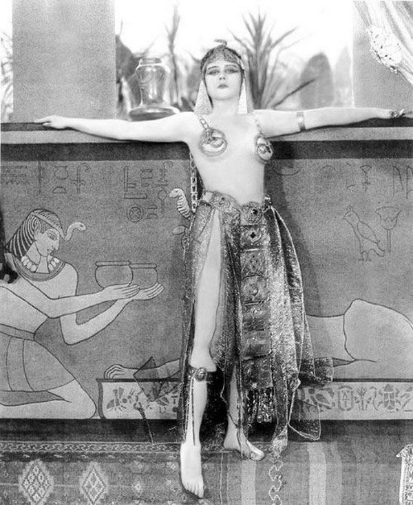 theda bara legs 03