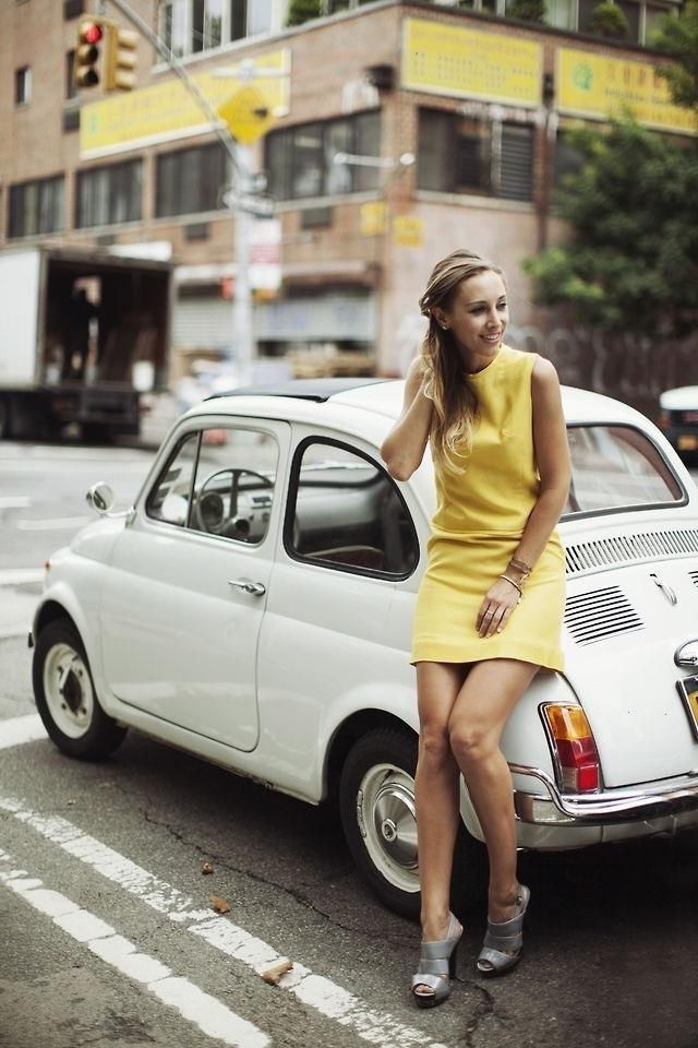 fiat 500 e ragazza in giallo