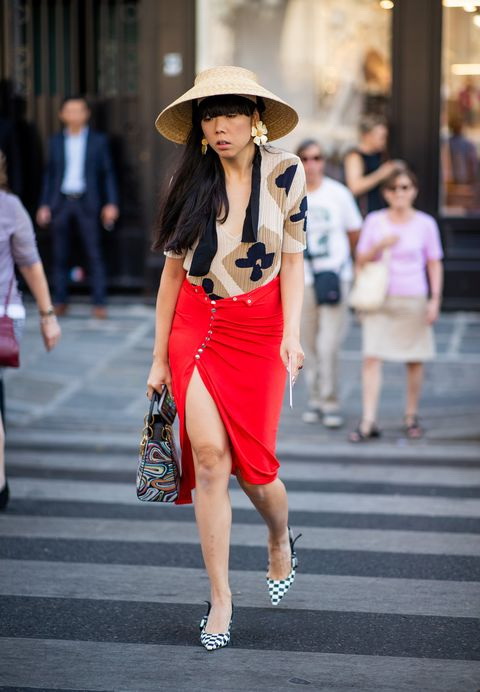 Susanna Lau con cappellino in stile cinese