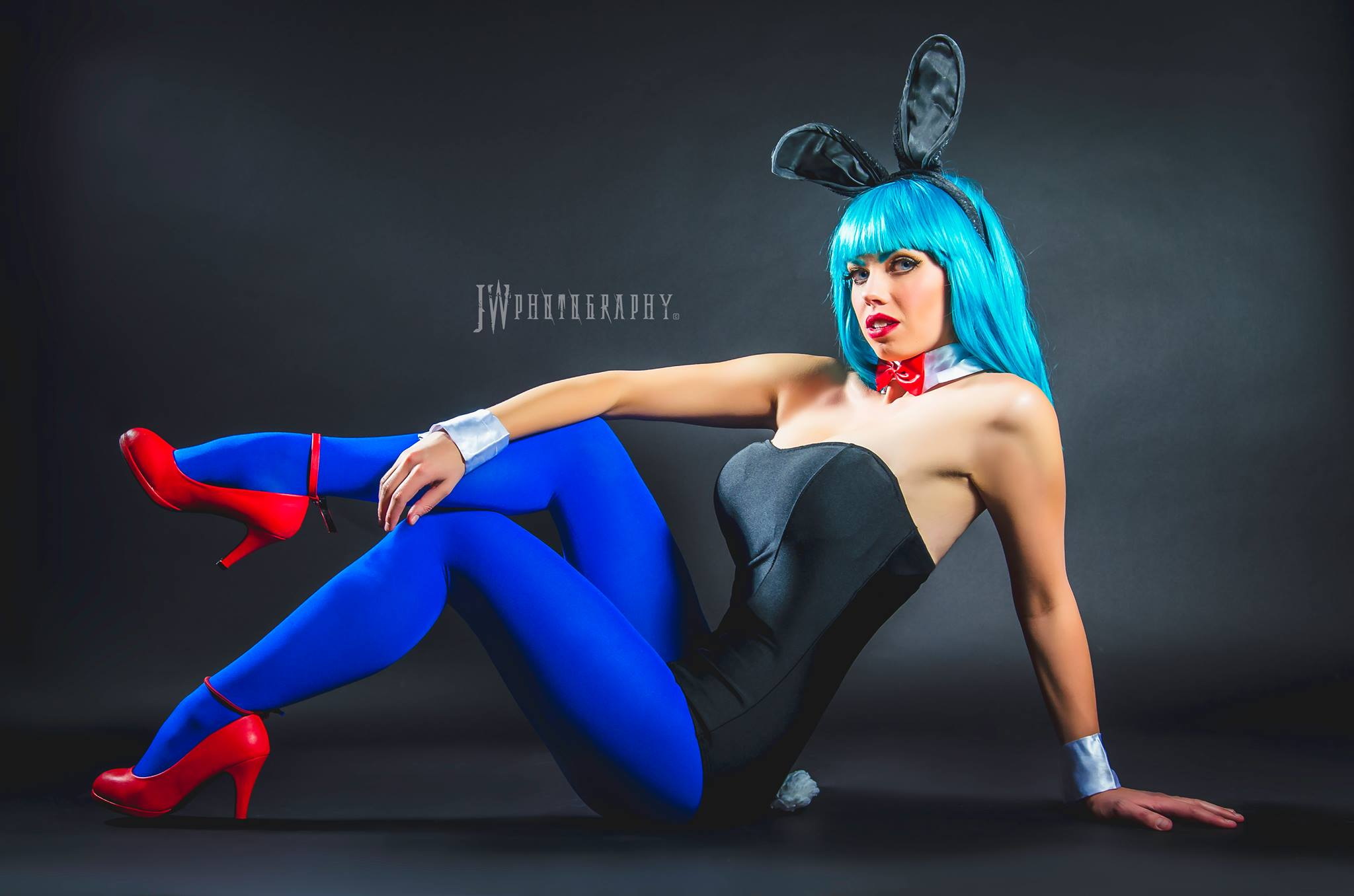 Bulma Bunny collant blu e scarpe rosse