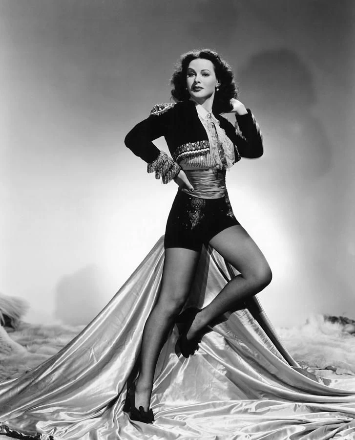 Hedy Lamarr con le opera stockings