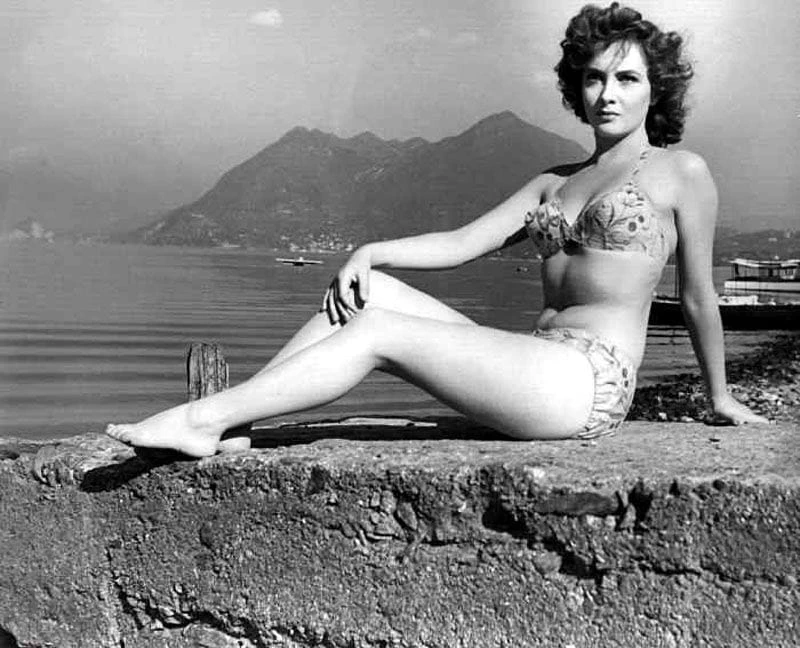 Gina Lollobrigida in bikini