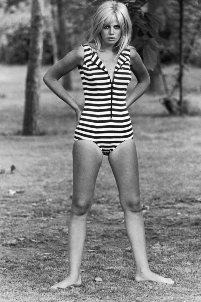 Britt Ekland abbronzata