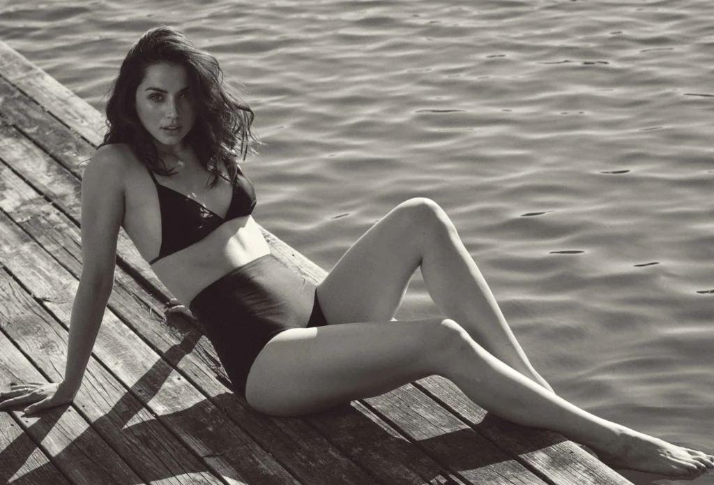 Ana de Armas in bikini anni '50