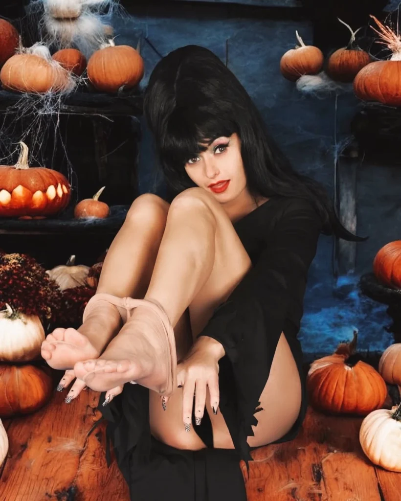 Miss Febbraio nelle calze di Elvira