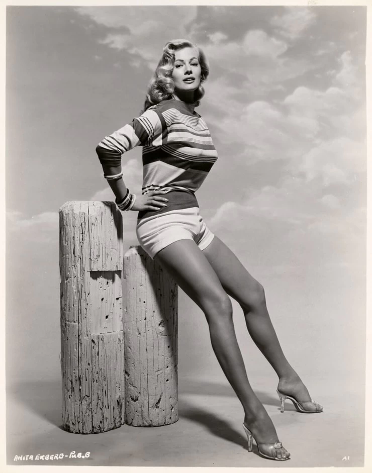 Le gambe di Anita Ekberg
