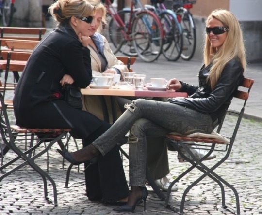 Le calze sotto i pantaloni Le calze sotto i pantaloni