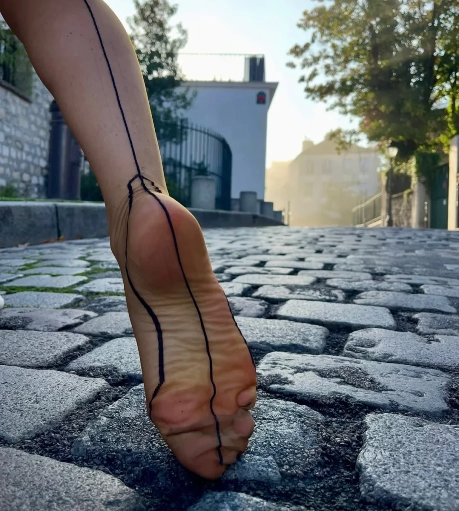 Il piede nel nylon Il piede nel nylon